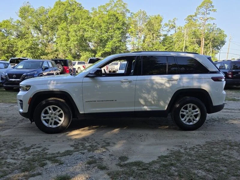 Used 2023 Bright White Clearcoat Jeep Laredo image 5