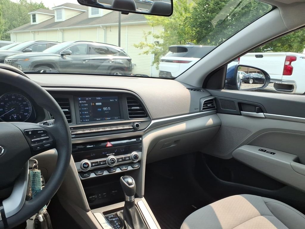 2020 Hyundai Elantra SEL - Photo 19