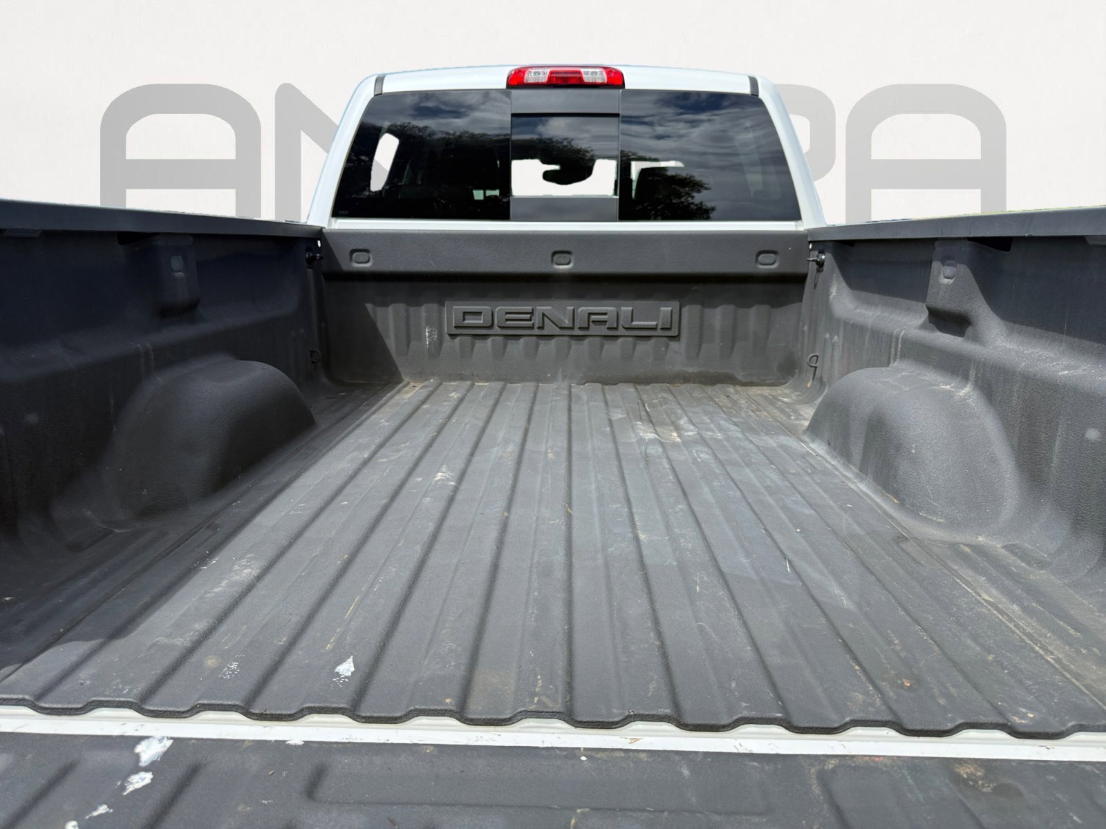 Used 2019 WHITE FROST TRICOAT GMC Denali image 12