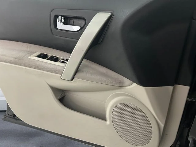 Used 2014 Black Nissan S image 12