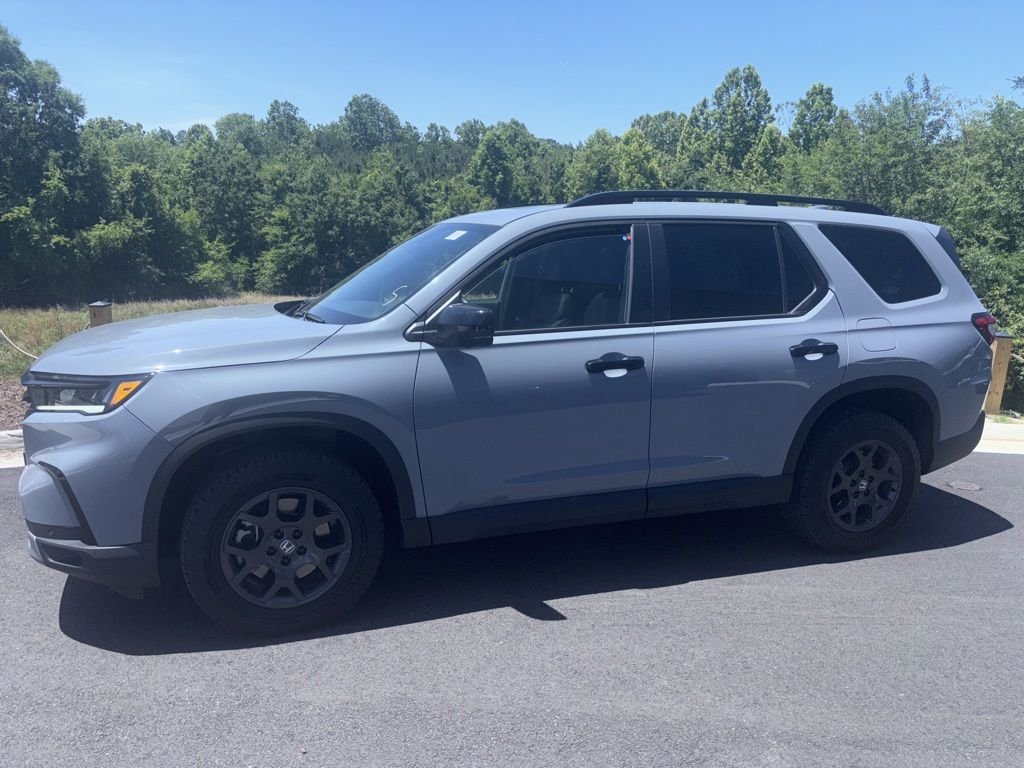 2025 Honda Pilot TrailSport AWD's photo
