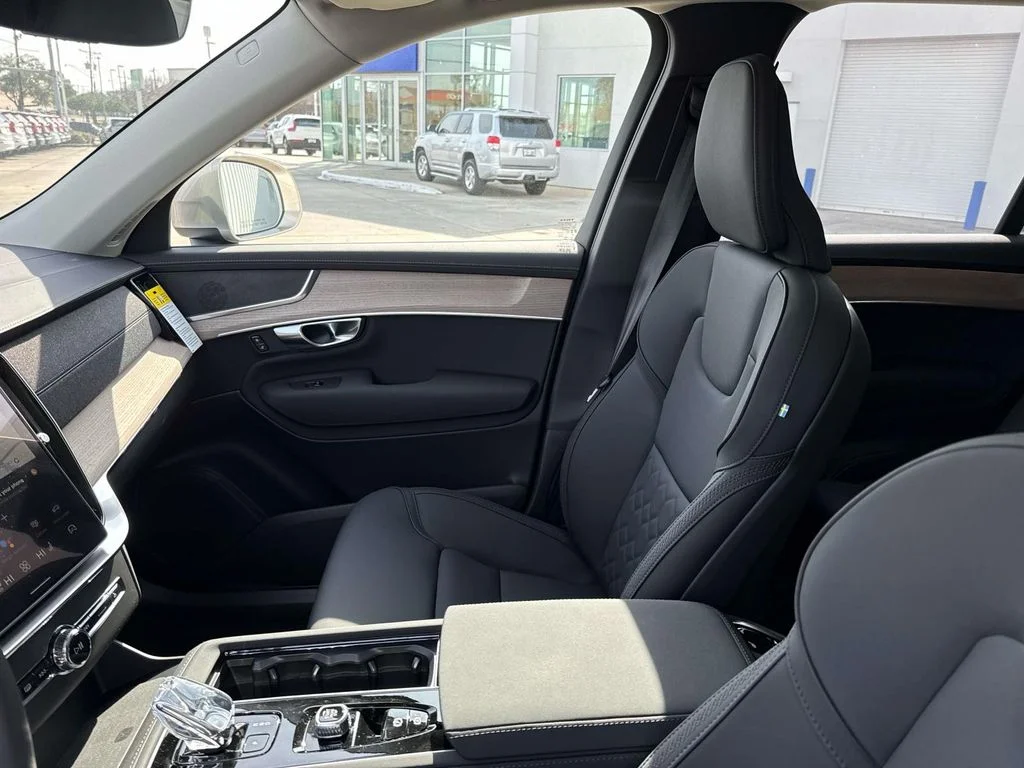 New 2026  Volvo B6 Plus 7-Seater image 19