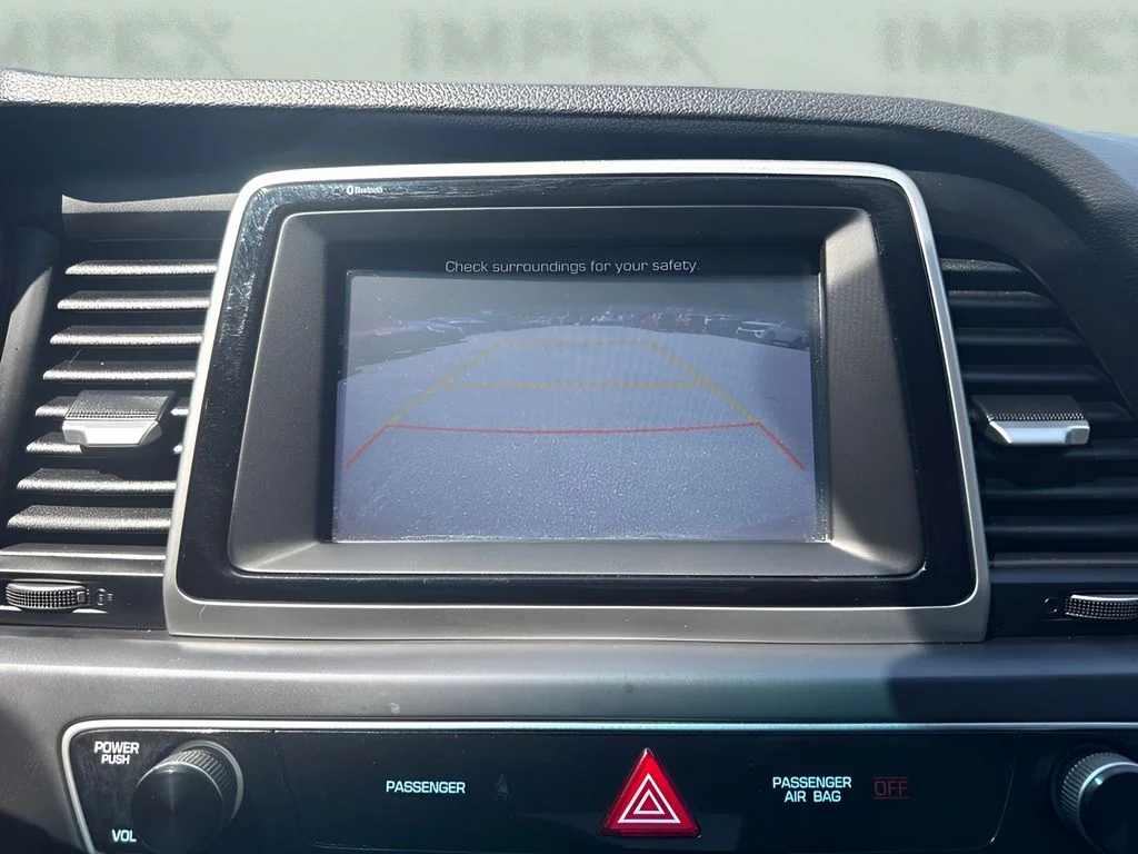 Used 2019 Red Hyundai SE image 15
