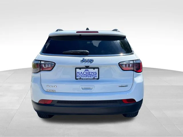 Used 2024 White Jeep Latitude image 12