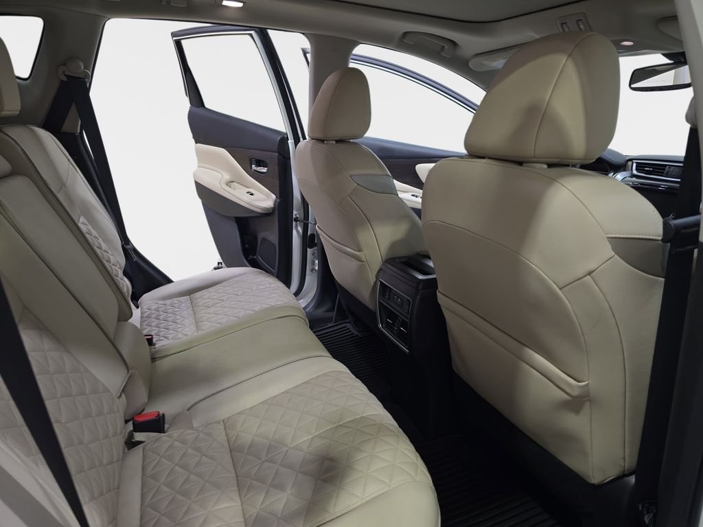 Used 2020 White Nissan Platinum image 13