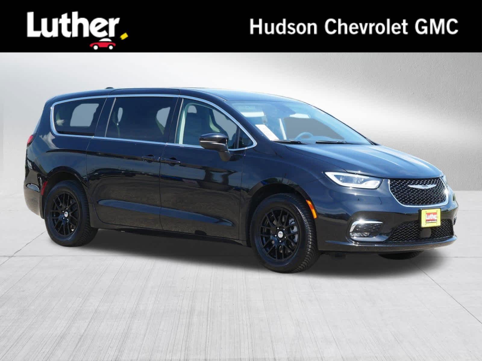 2023 Chrysler Pacifica Touring L AWD's photo