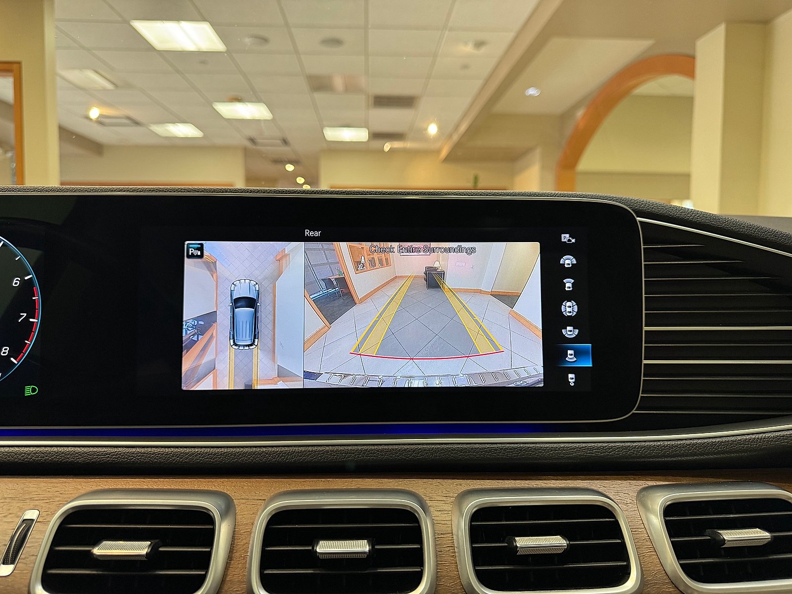 Certified Used 2022 Lunar Blue Metallic Mercedes-Benz 4MATIC® image 17
