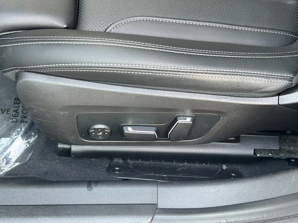 Used 2025 White BMW 330i image 17