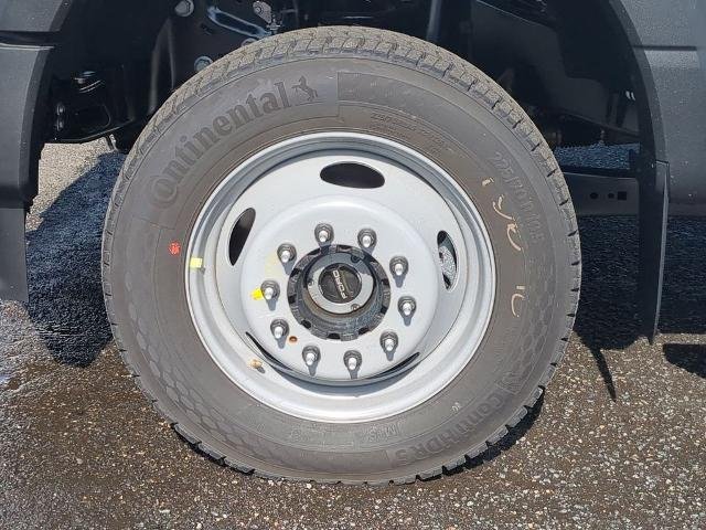 2024 Ford F-450 Super Duty Chassis Cab XL - Photo 28
