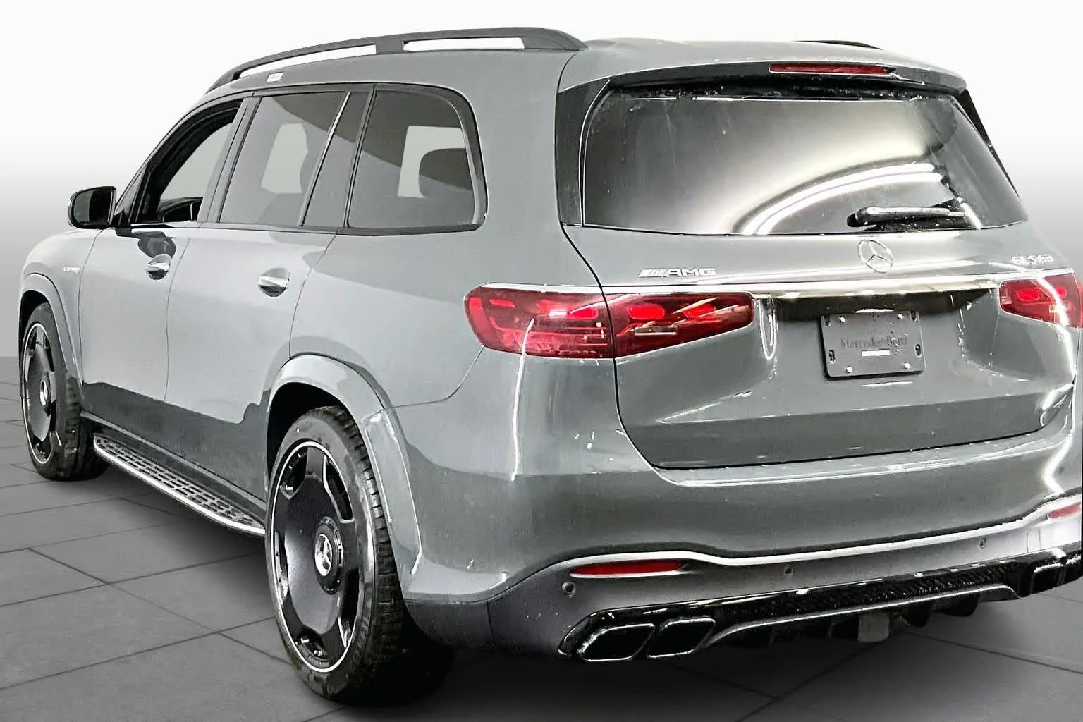 New 2026 MANUFAKTUR Signature Silicon Grey Mercedes-Benz AMG® GLS 63 image 4