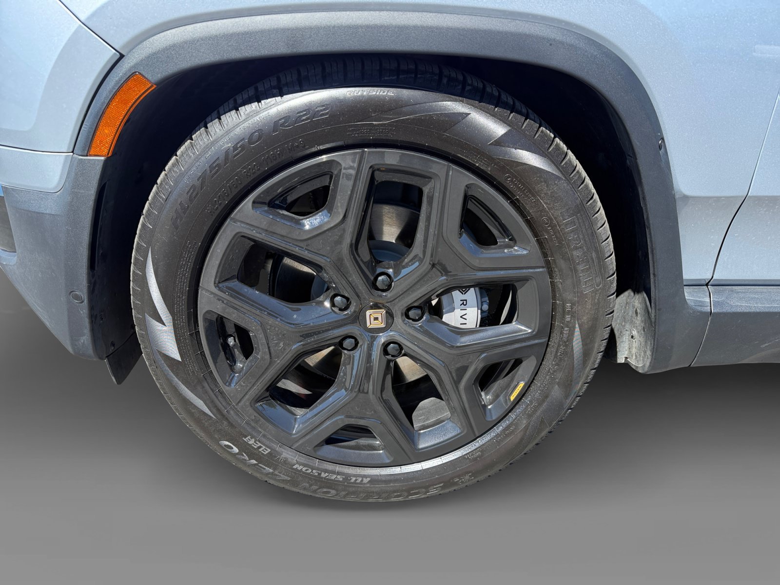 Used 2024 La Silver Rivian Adventure Dual Motor Standard Pack image 9