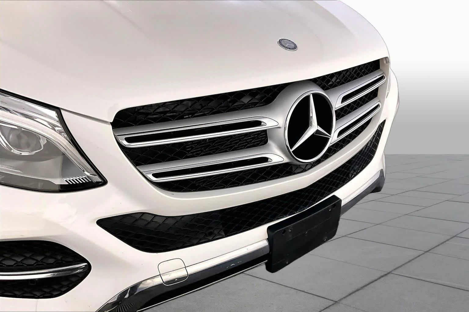 Used 2017 Polar White Mercedes-Benz GLE 350 image 32