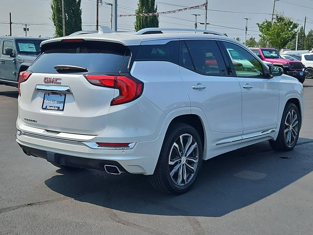 Used 2020 White Frost Tricoat GMC Denali image 6