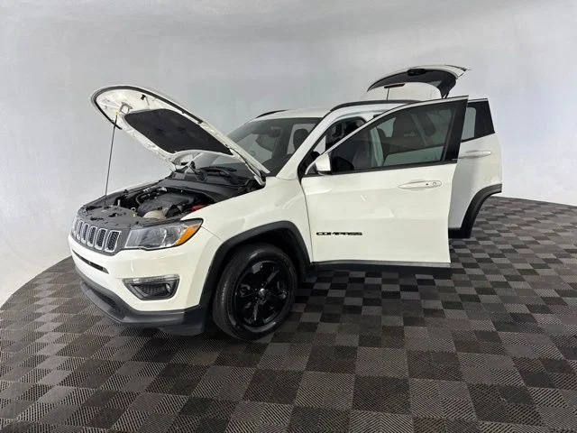 Used 2020 White Jeep Latitude image 10