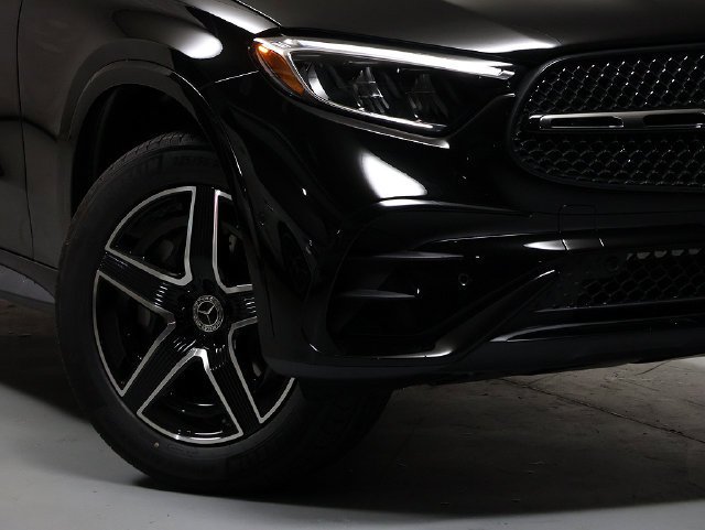 New 2027 Black Mercedes-Benz GLC 300 image 30