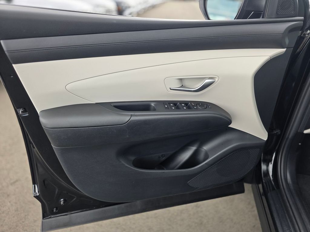 Certified Used 2025 Black Hyundai SEL image 21