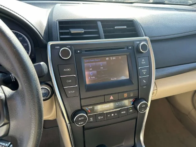 Used 2016  Toyota LE image 22