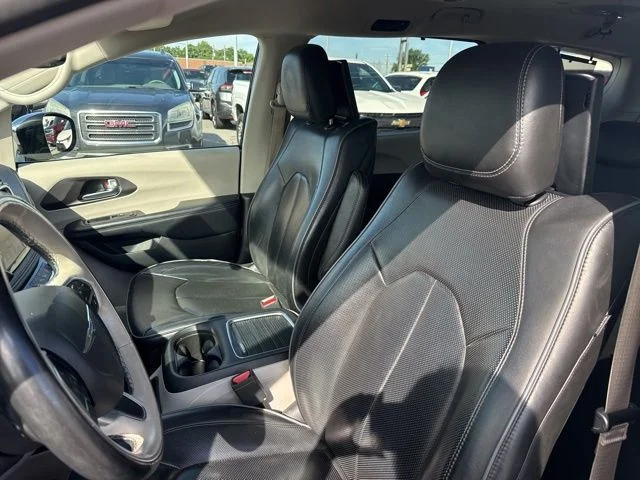 Used 2018 Black Chrysler Limited image 11