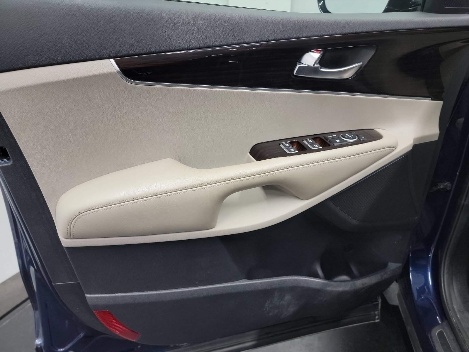 Used 2019 Blaze Blue Kia LX V6 image 12