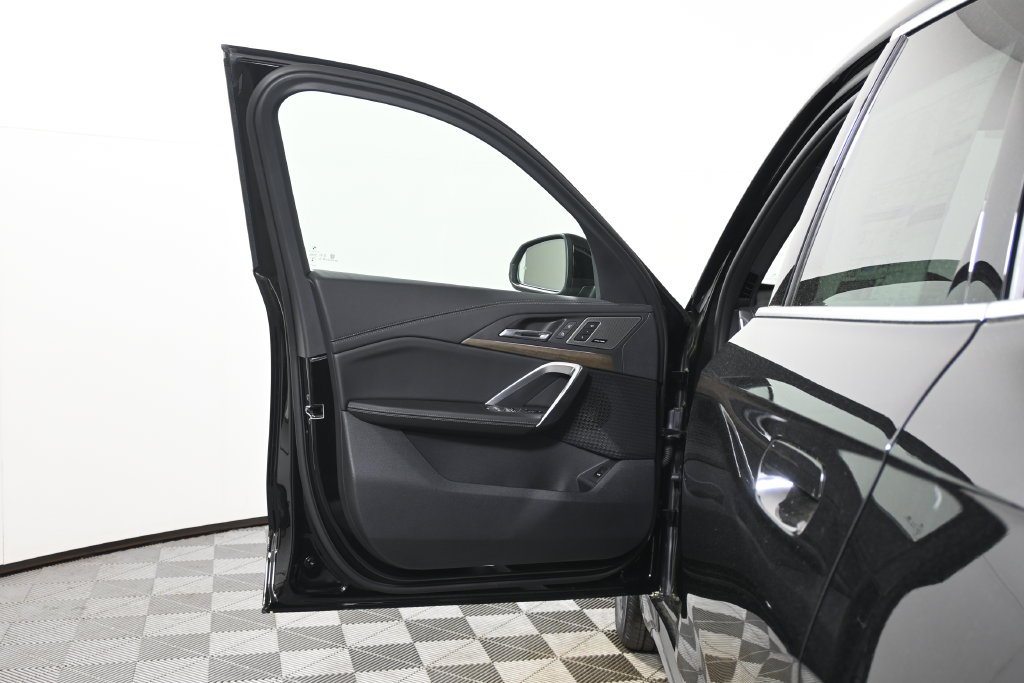 Used 2026 Black BMW xDrive28i image 28