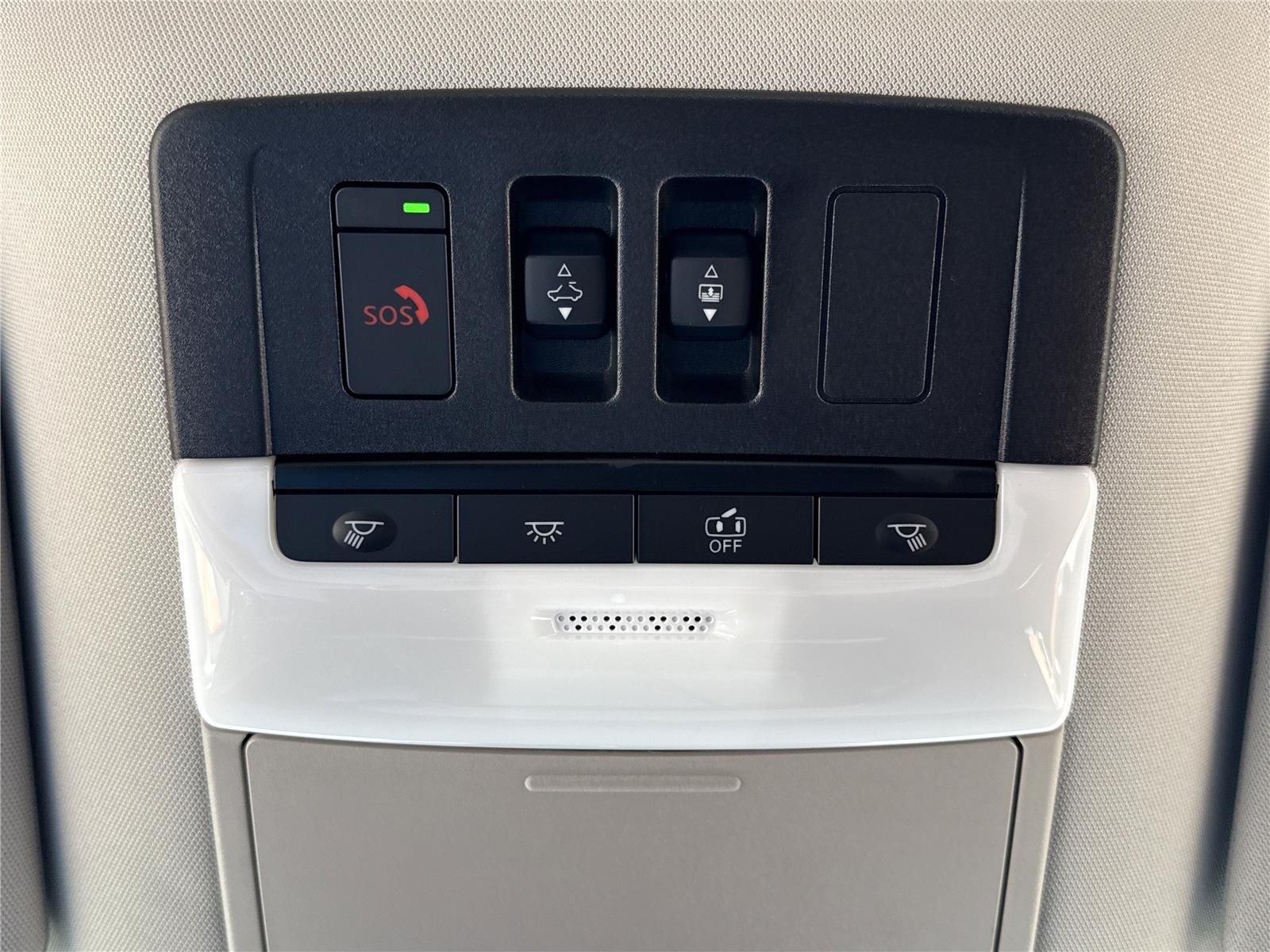 Used 2025 Everest White Pearl Tricoat/Super Black Nissan Platinum image 10