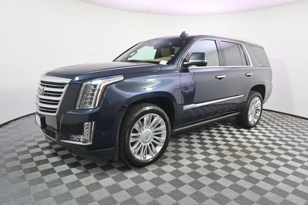 Used 2019 Cadillac Escalade Platinum with VIN 1GYS4DKJ6KR300175 for sale in Minneapolis, Minnesota