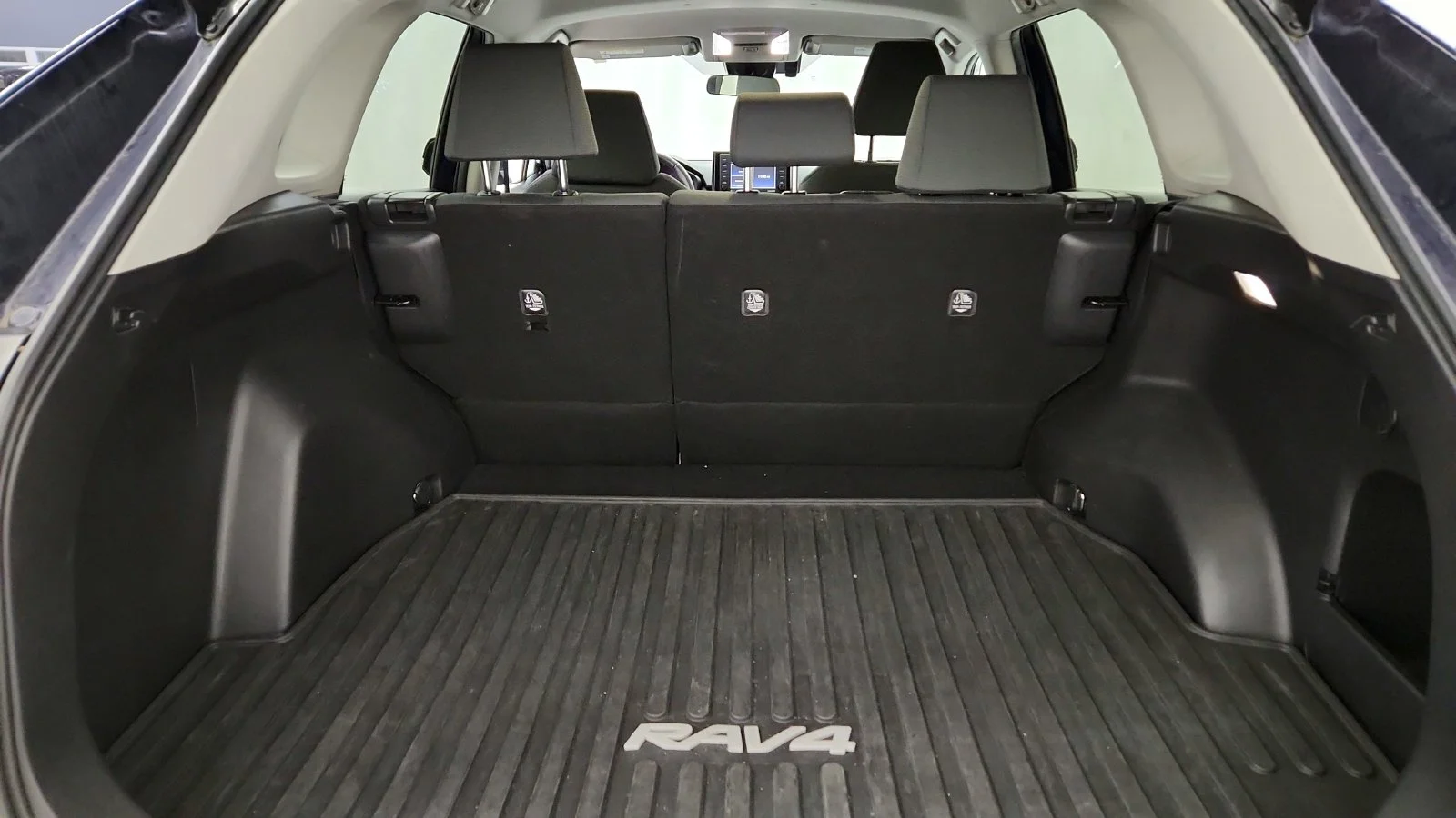 Used 2022  Toyota XLE image 43