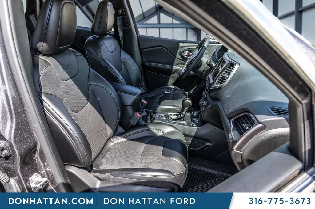 Certified Used 2022 Gray Jeep Latitude Lux image 20