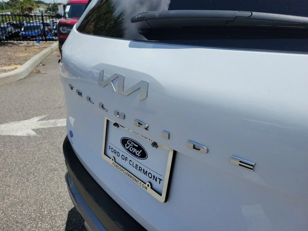 Used 2022 Glacial White Pearl Kia S image 7