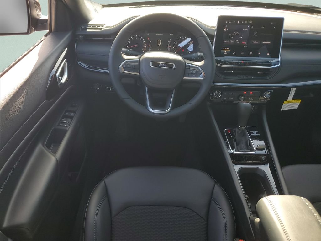 New 2026 Sting-Gray Clearcoat Jeep Latitude image 15