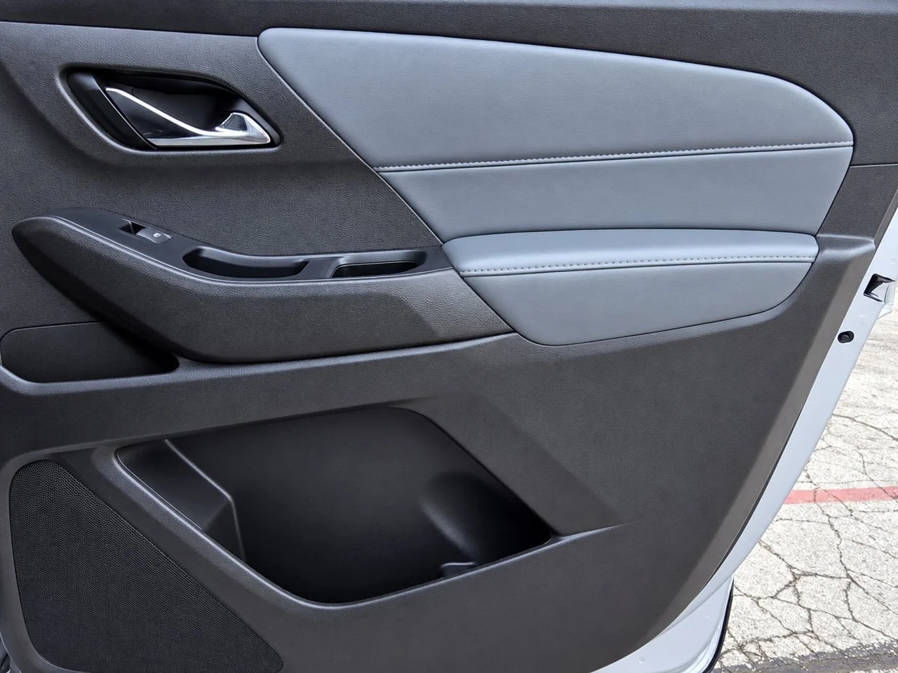 Used 2021 Silver Ice Chevrolet LT Cloth w/1LT image 30