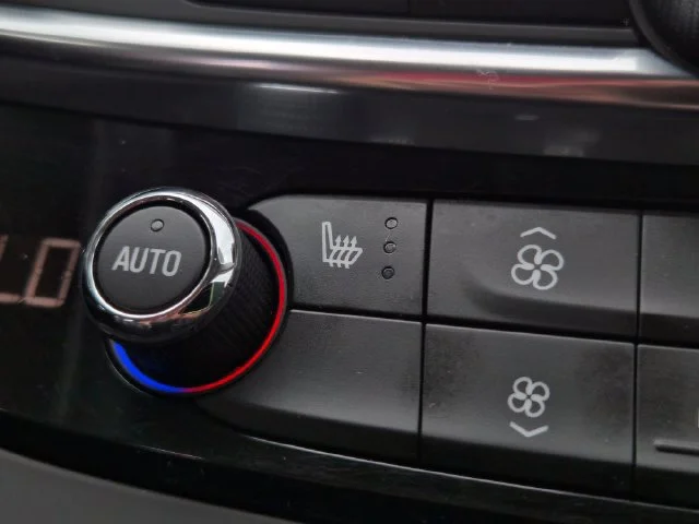 Used 2017 BLACK OYNX Buick Essence image 28