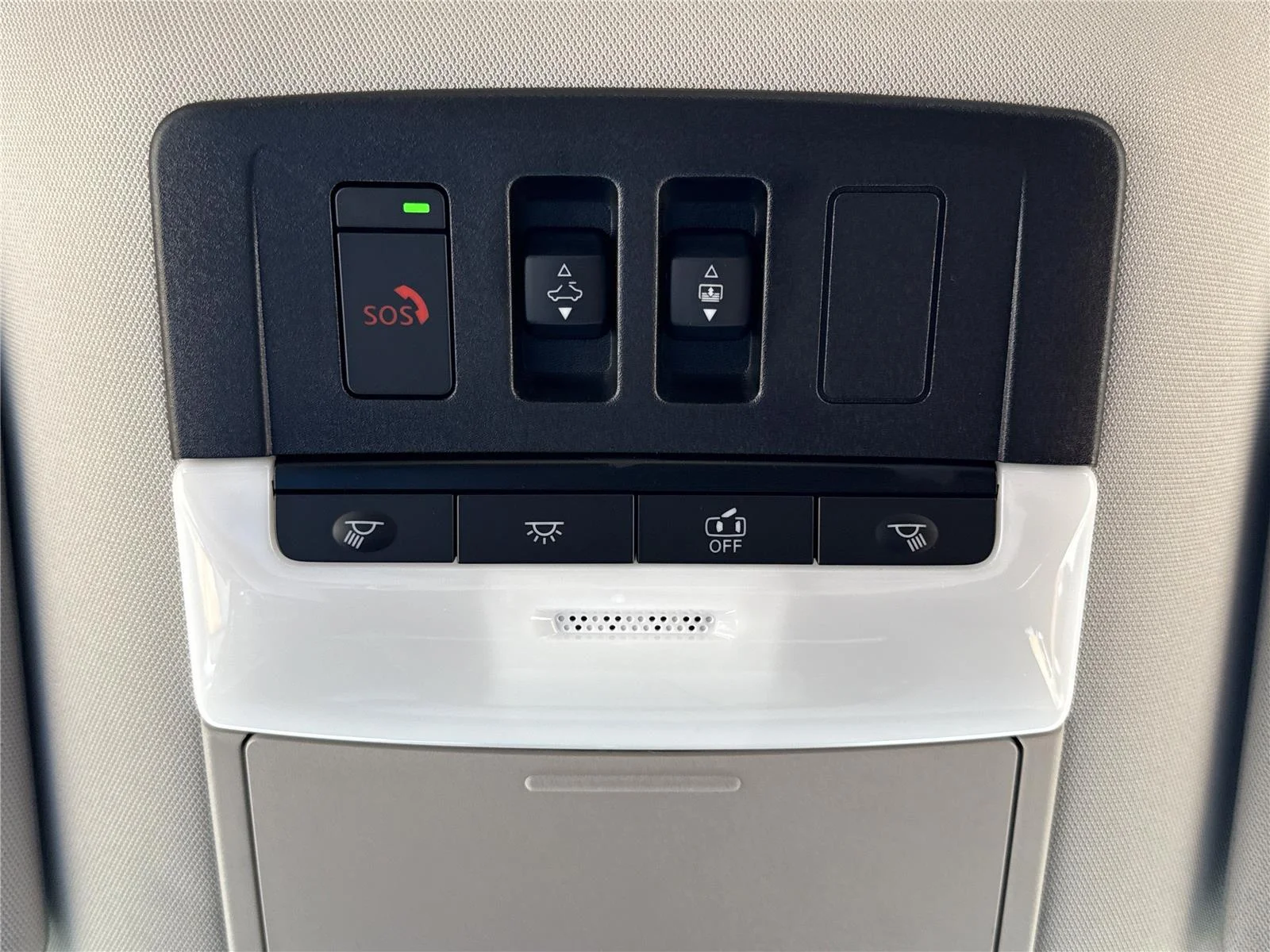 Used 2025 Everest White Pearl Tricoat/Super Black Nissan Platinum image 10