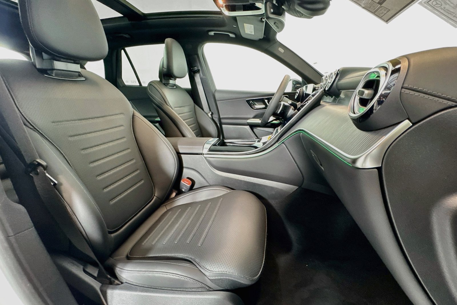New 2026 Polar White Mercedes-Benz GLC 300 image 26