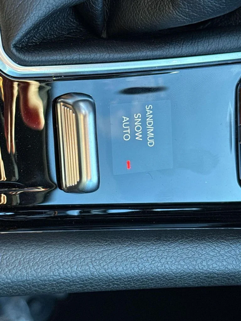 New 2026 White Jeep Latitude image 27