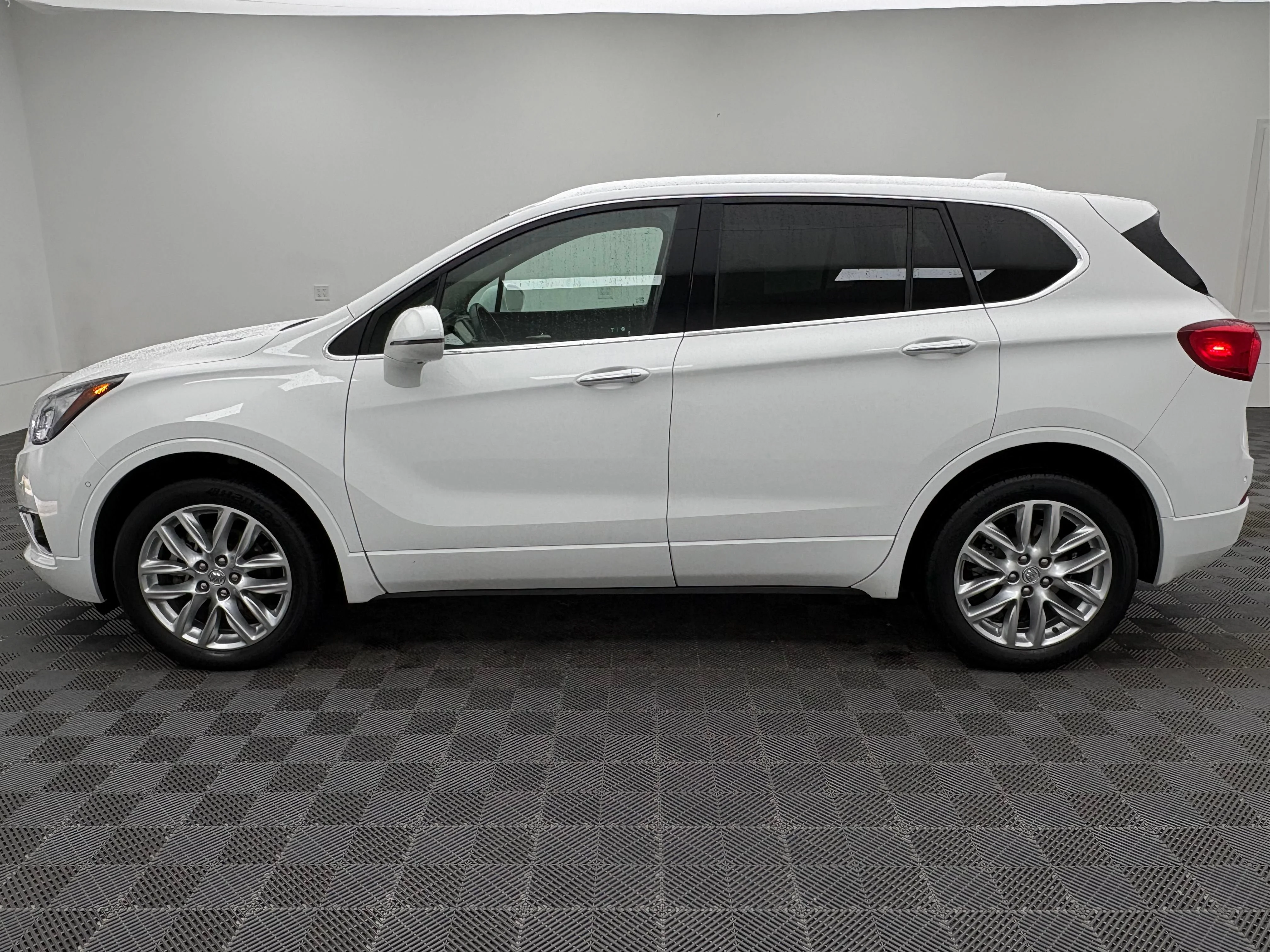 Used 2020 SUMMIT WHITE Buick Premium II image 13