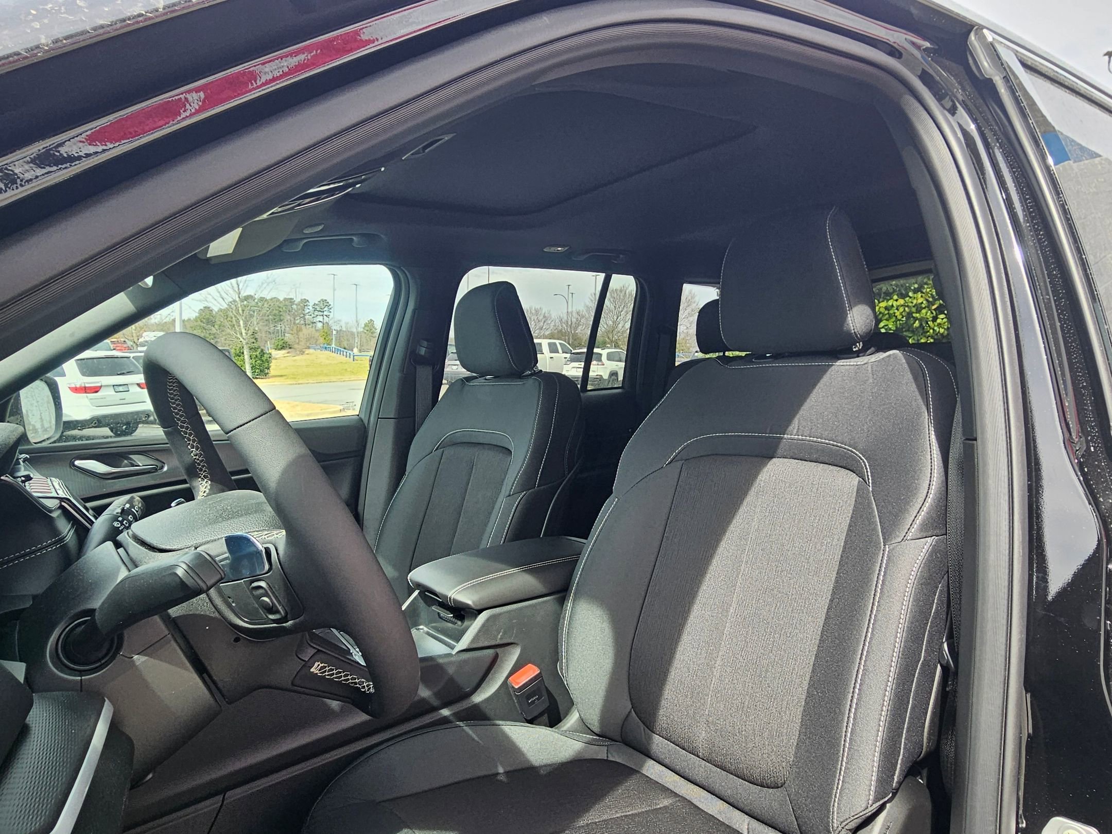 New 2026 Diamond Black Crystal Pearl-Coat Exterior Paint Jeep Laredo X image 20