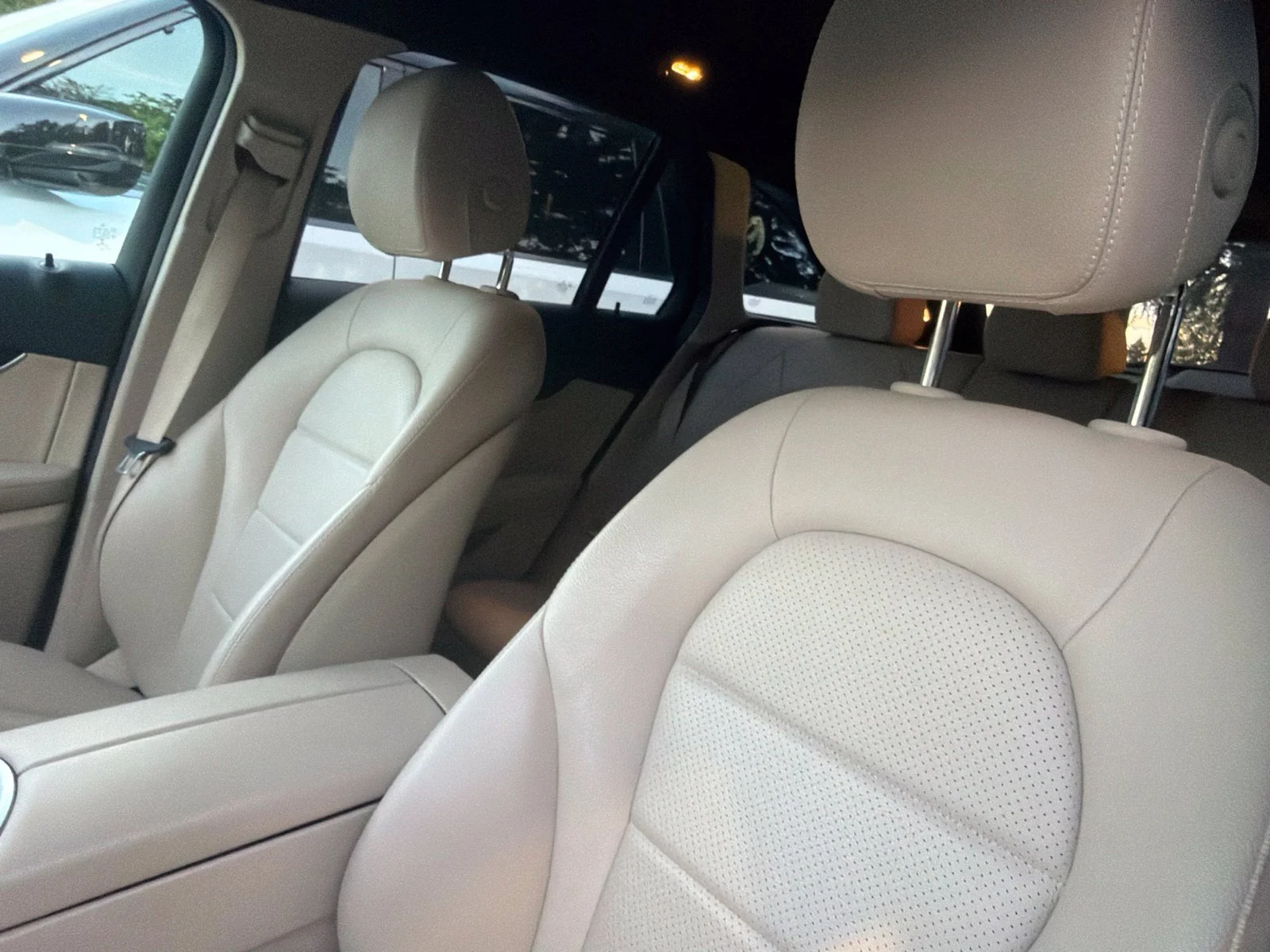 Used 2018 designo Diamond White Metallic Mercedes-Benz GLC 300 4MATIC® image 5