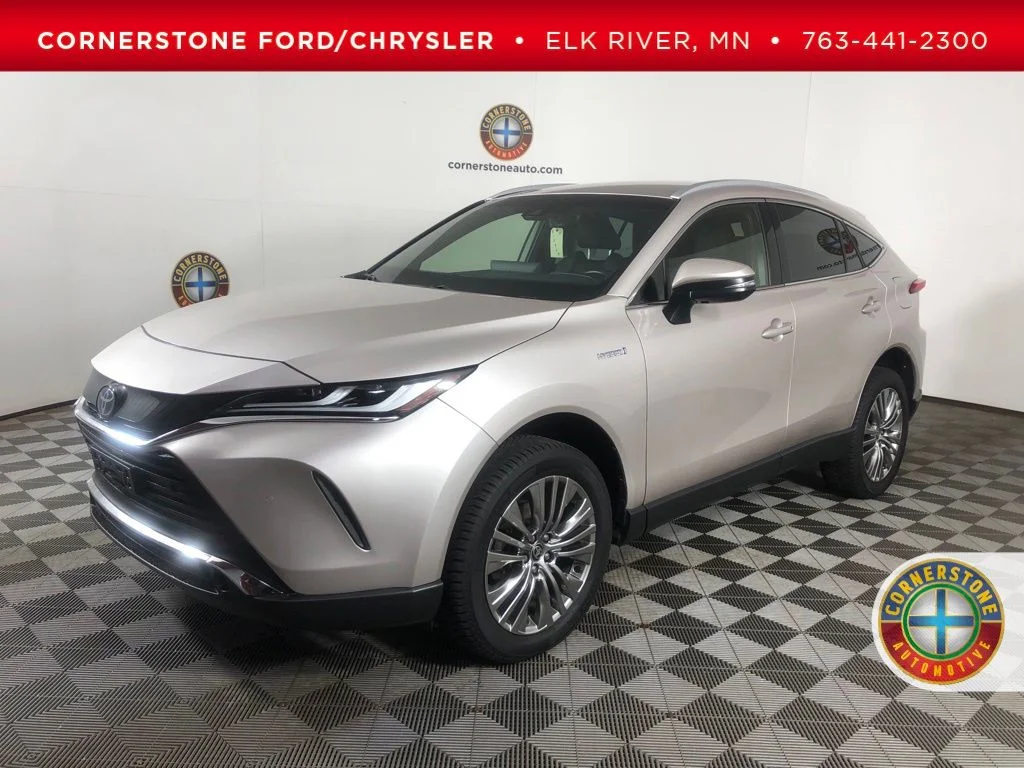 Used 2021 Silver Toyota XLE image 1