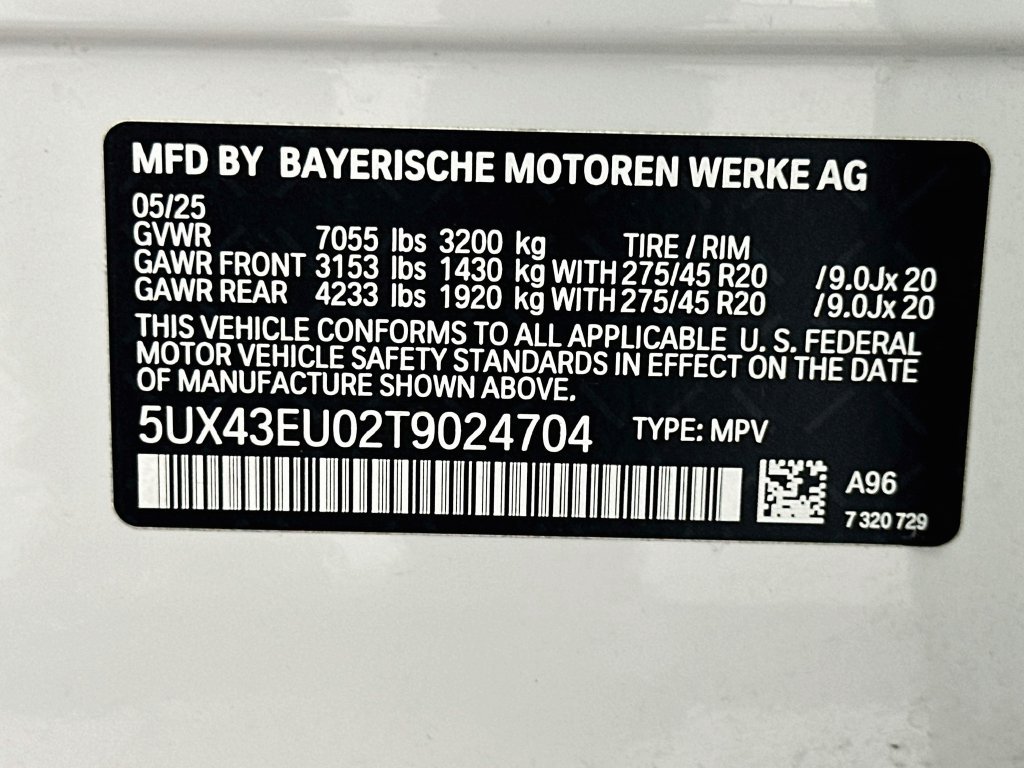 Used 2026 White Metallic BMW xDrive50e image 33