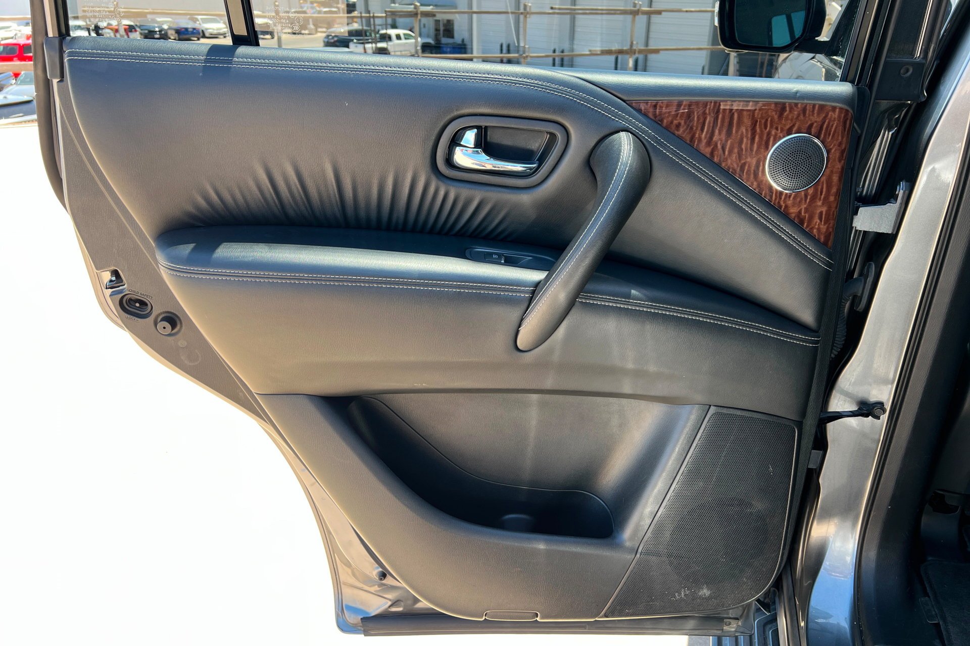 Used 2018 Gun Metallic Nissan SL image 19