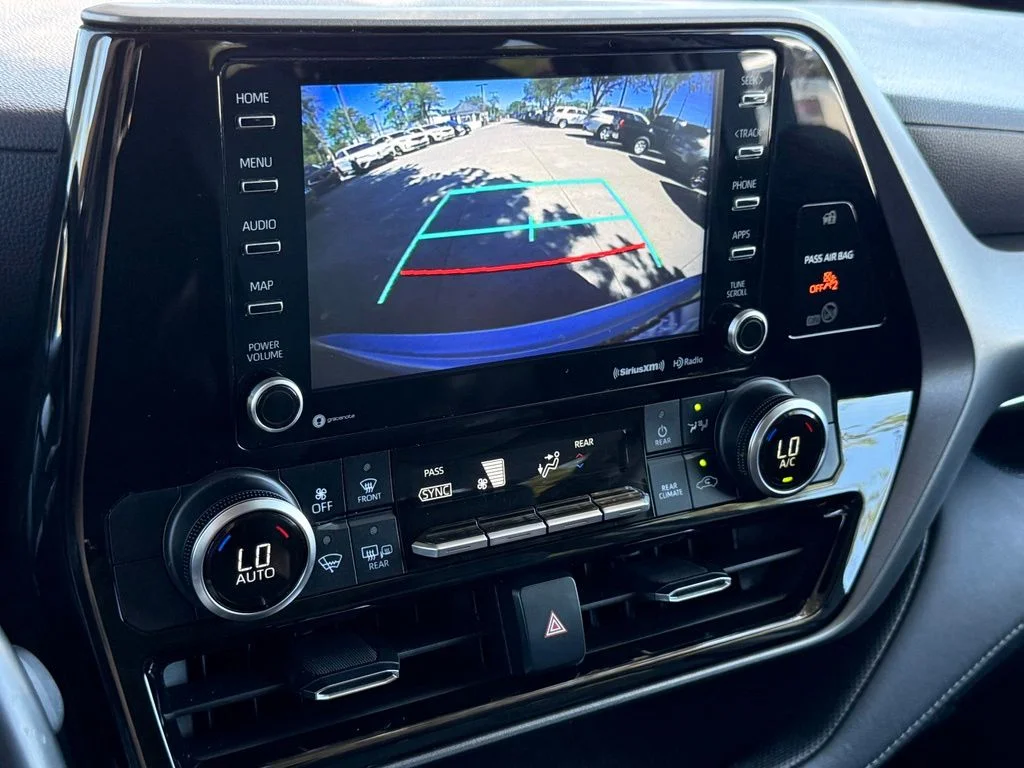 2022 Toyota Highlander LE - Photo 22