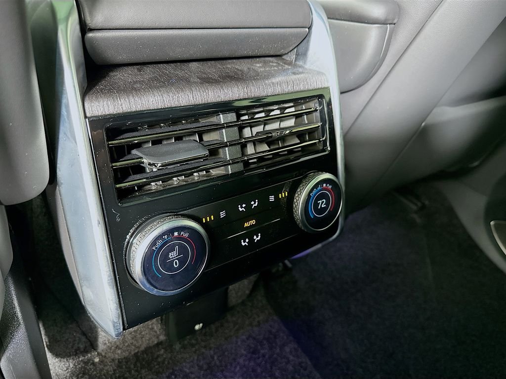 Used 2025 Fuji White Land Rover SE image 28