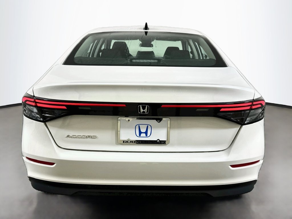 New 2026 Platinum White Pearl Honda SE image 6