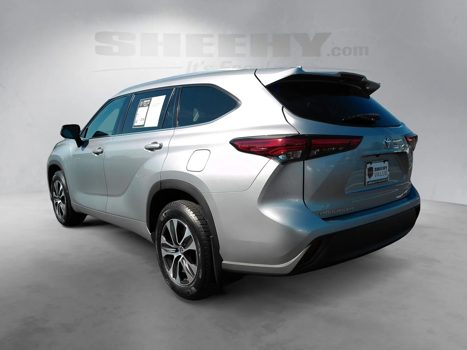 Used 2020 Silver Toyota XLE image 16