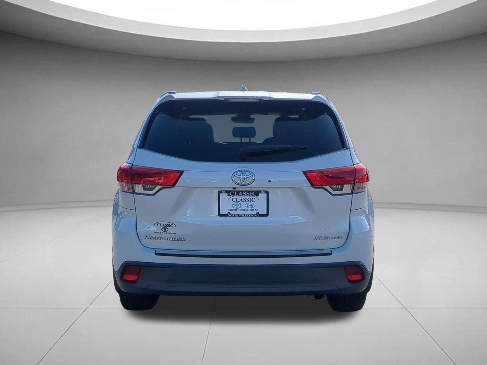 Used 2019  TOYOTA  image 4