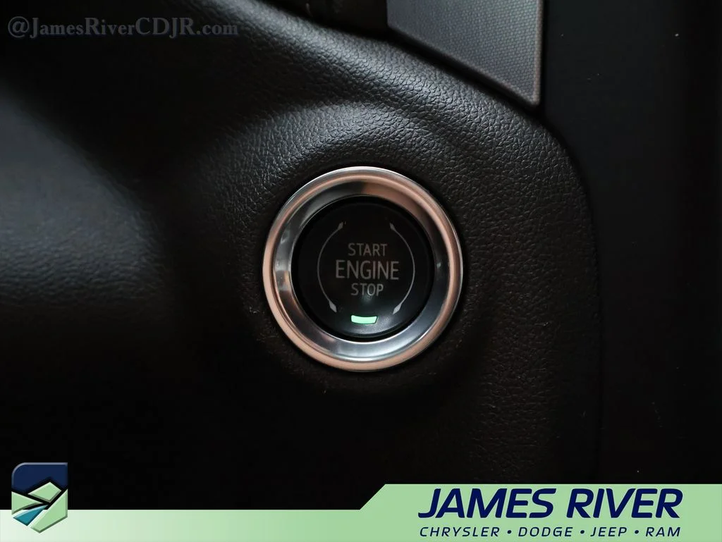 Used 2019 White GMC SLT image 31