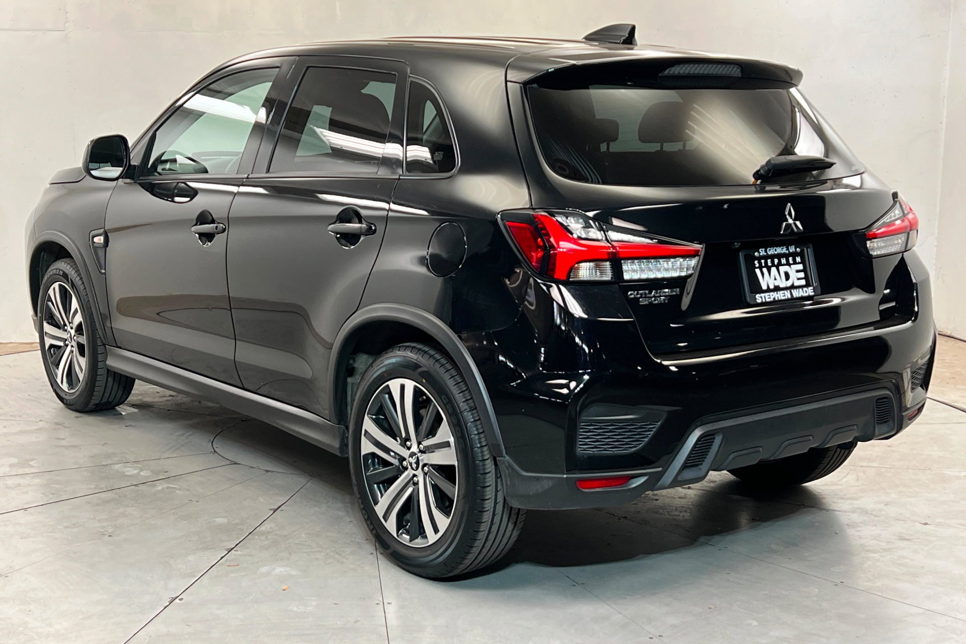 Used 2025 Silver Mitsubishi 2.0 ES image 3