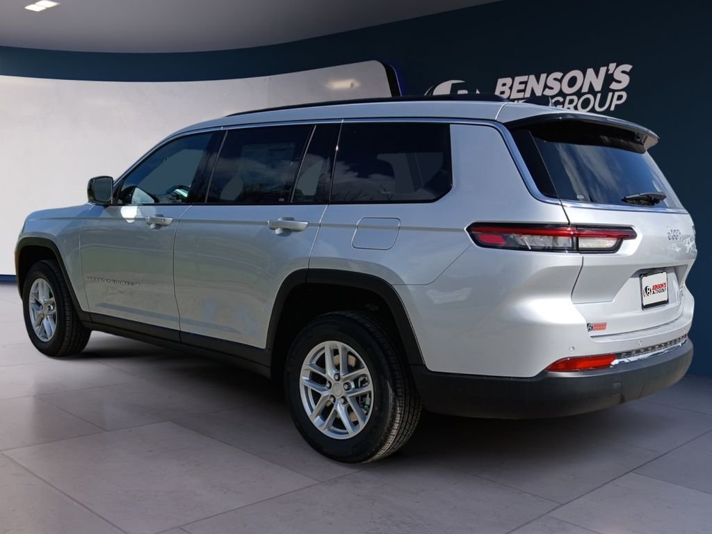 New 2026 Silver Zynith Exterior Paint Jeep Laredo image 6