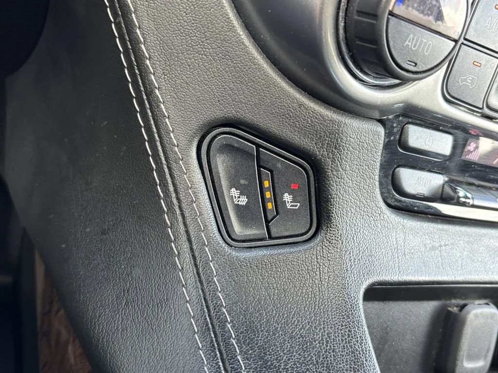Used 2018 SILVER ICE METALLIC Chevrolet LT image 26